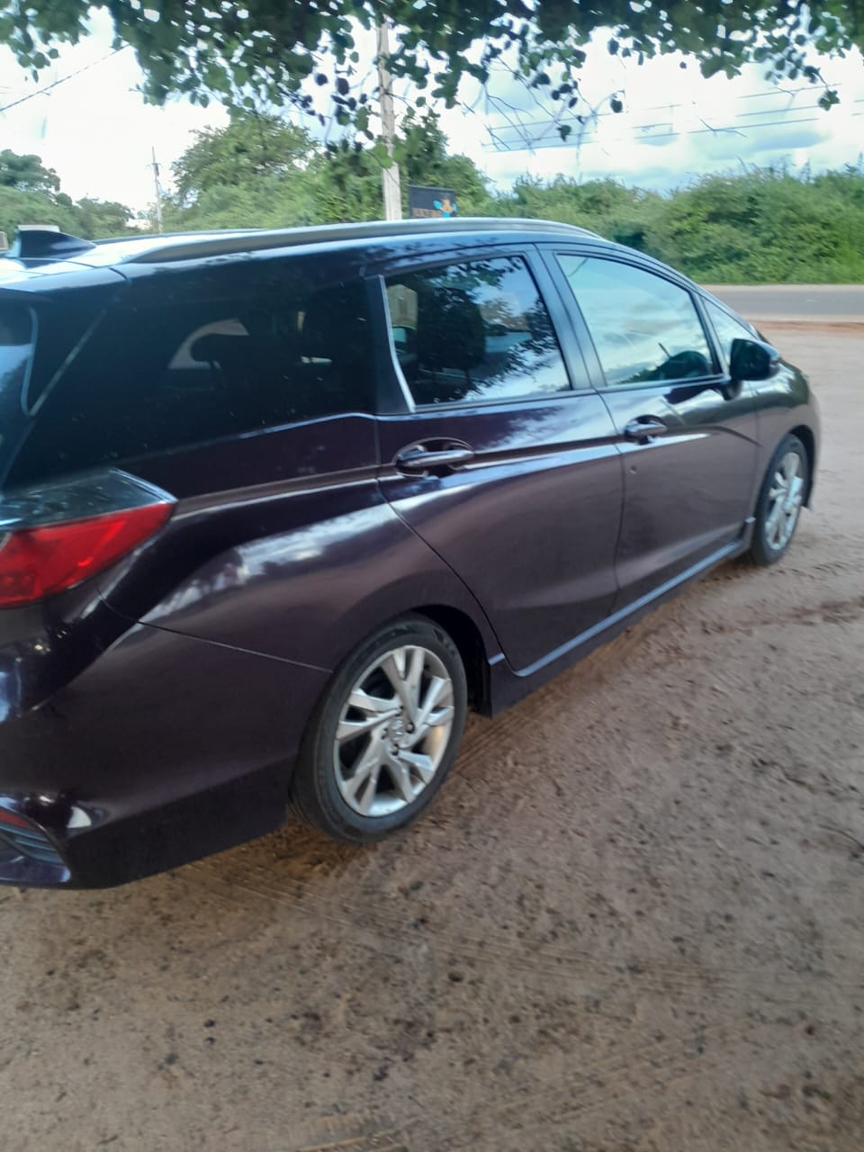 Spacious Minivan 3